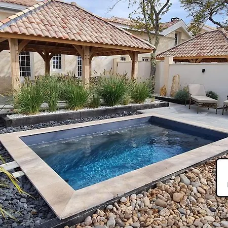 Dom Peyreton Prestige Cottages Set In A Charming Wine Property Villegouge Exterior foto